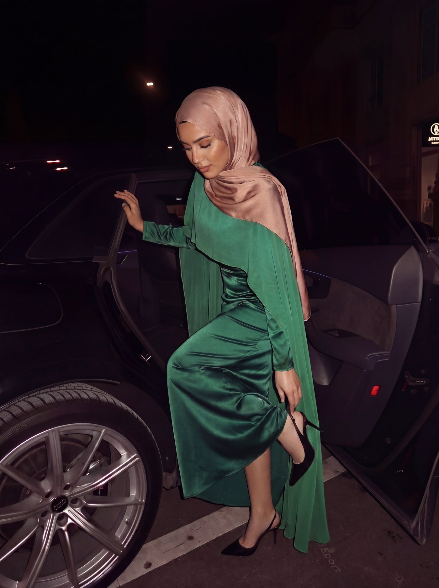 Yasmine - Emerald customer photo 1